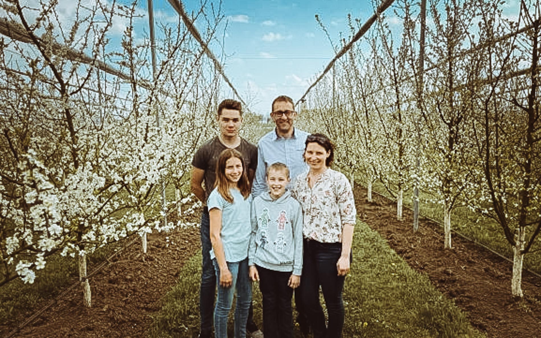 Familienfoto2021.jpg